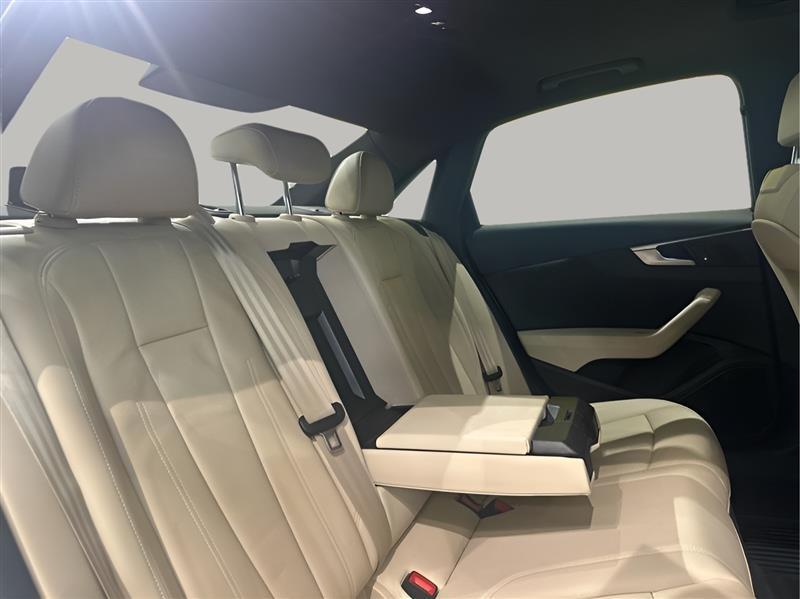 Audi A4 2.0T Premium Plus quattro Sedan 2017