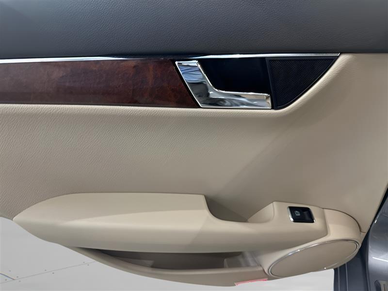 Mercedes-Benz C-Class C300 4MATIC Luxury Sedan 2011