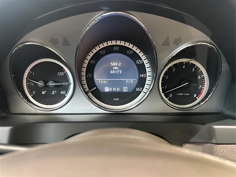 Mercedes-Benz C-Class C300 4MATIC Luxury Sedan 2011