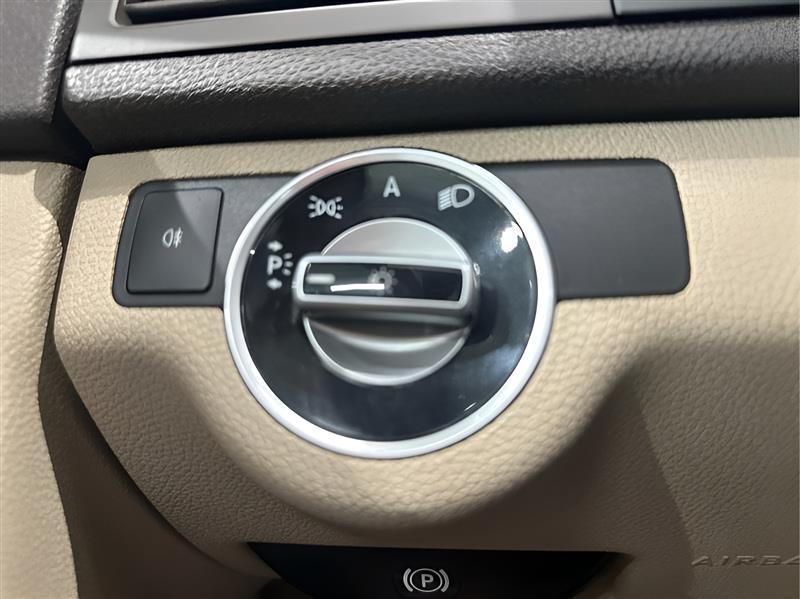 Mercedes-Benz C-Class C300 4MATIC Luxury Sedan 2011