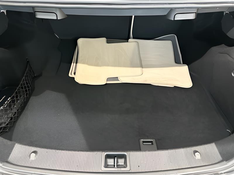 Mercedes-Benz C-Class C300 4MATIC Luxury Sedan 2011