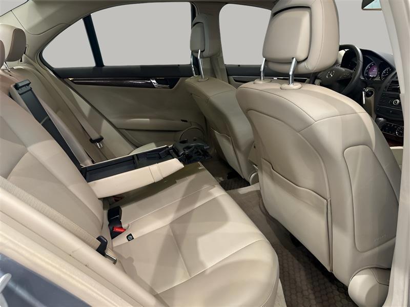 Mercedes-Benz C-Class C300 4MATIC Luxury Sedan 2011