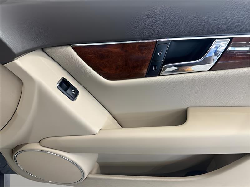 Mercedes-Benz C-Class C300 4MATIC Luxury Sedan 2011