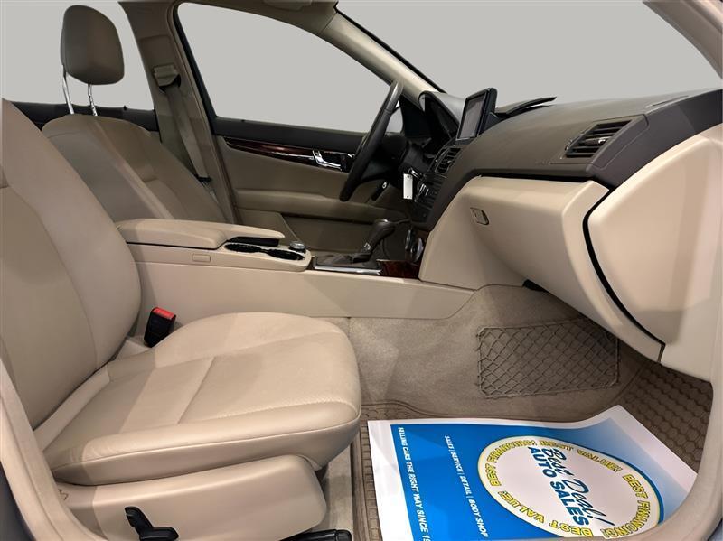Mercedes-Benz C-Class C300 4MATIC Luxury Sedan 2011
