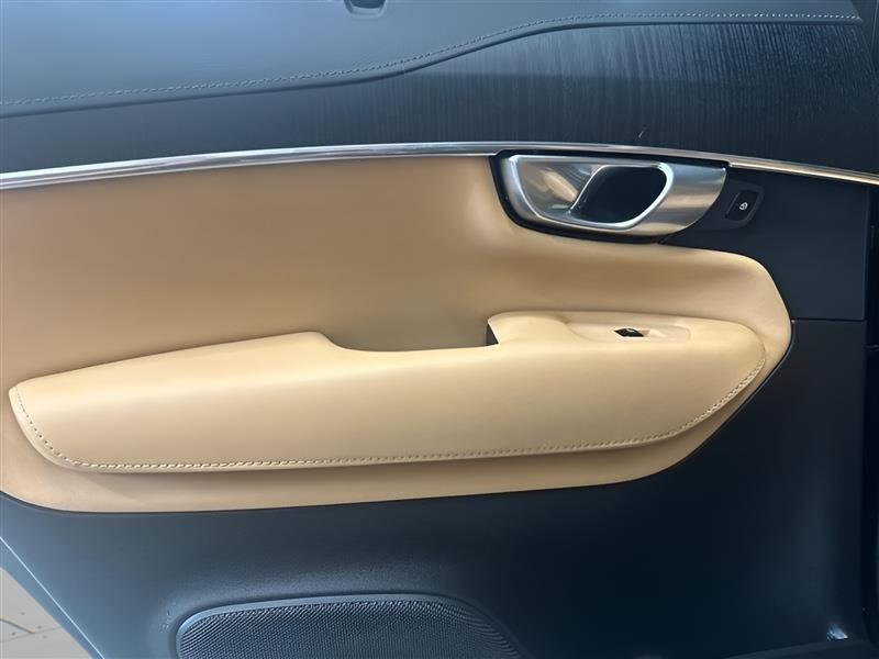 Volvo XC90  2024