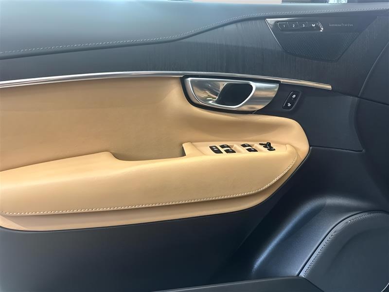 Volvo XC90  2024