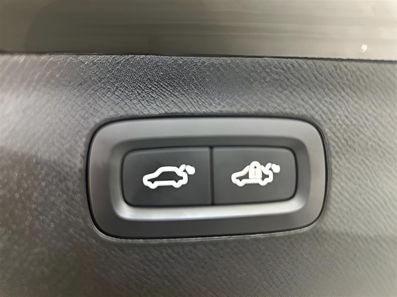 Volvo XC90  2024