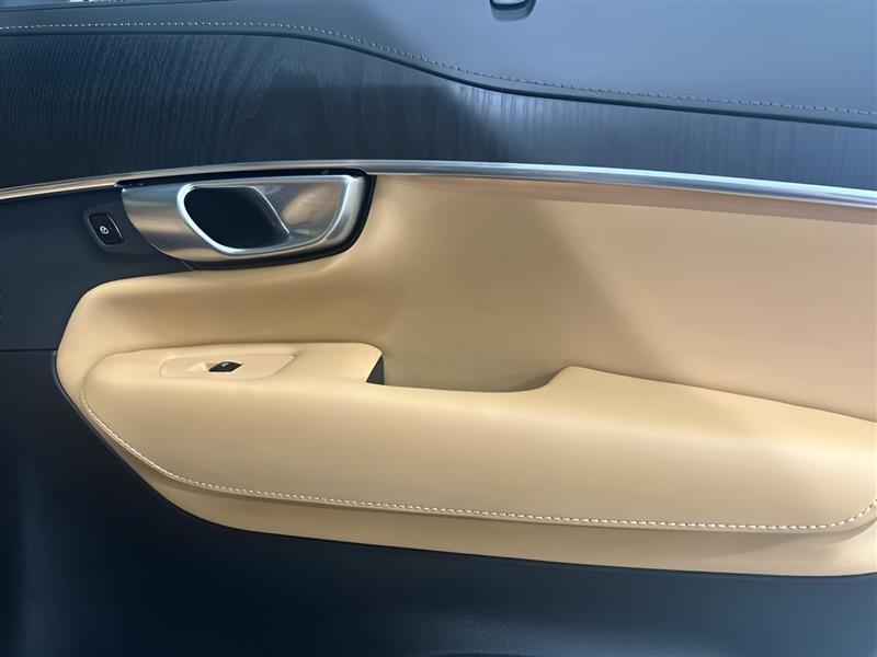 Volvo XC90  2024