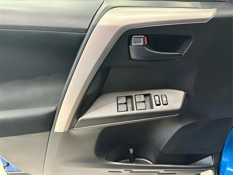 Toyota RAV4 LE AWD 2016