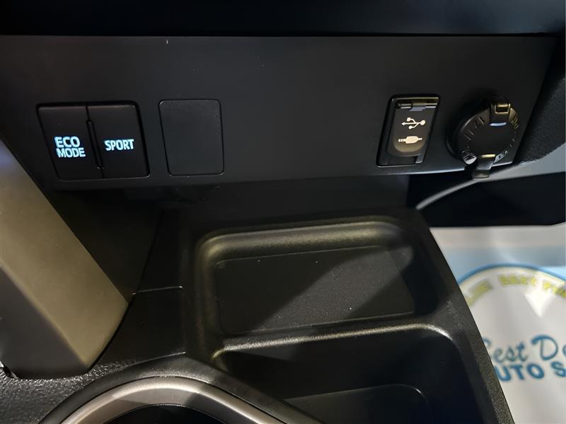 Toyota RAV4 LE AWD 2016
