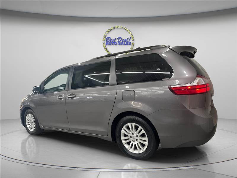 Toyota Sienna XLE 2017