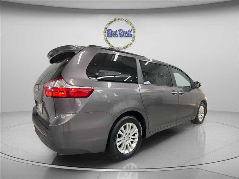 Toyota Sienna XLE 2017