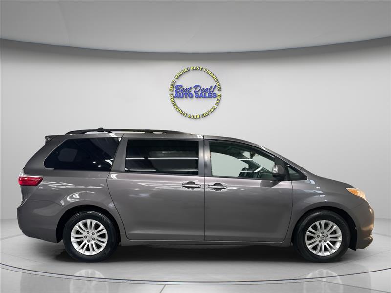 Toyota Sienna XLE 2017