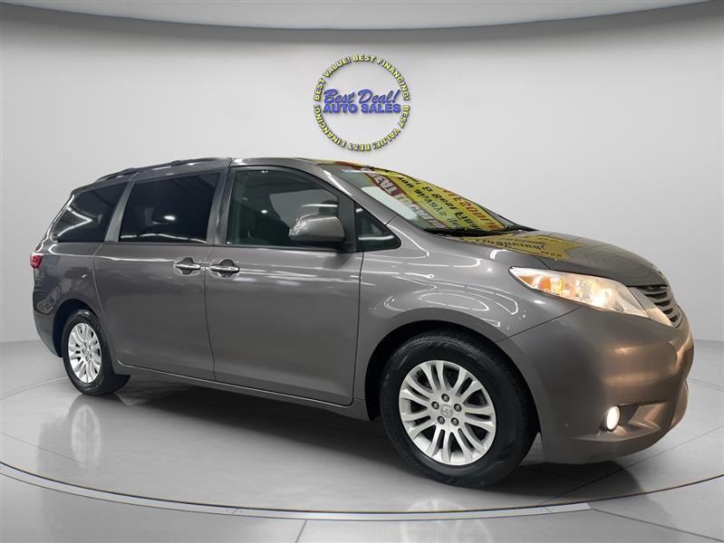 Toyota Sienna XLE 2017