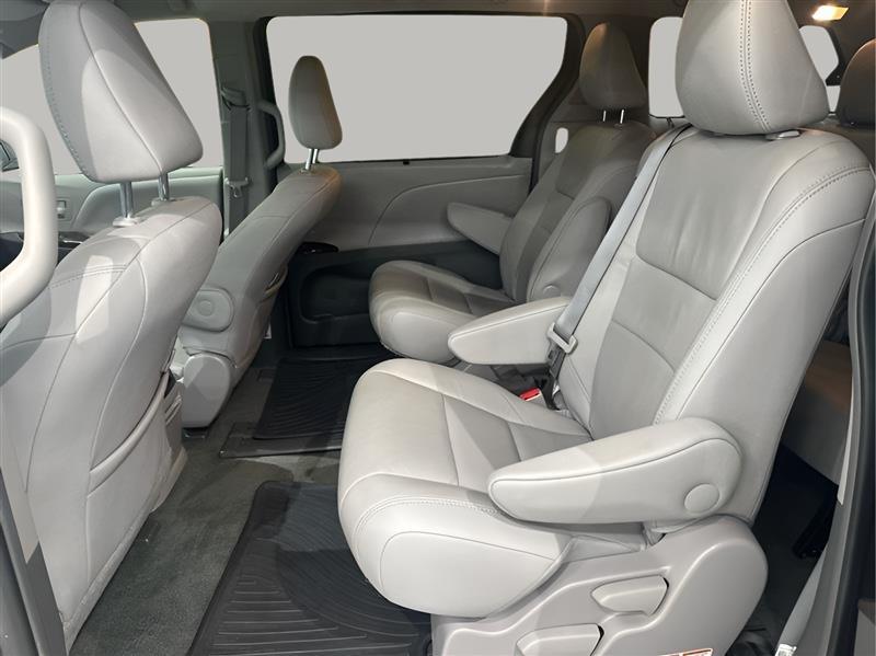 Toyota Sienna XLE 2017