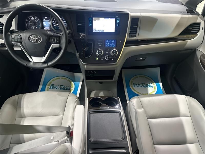 Toyota Sienna XLE 2017