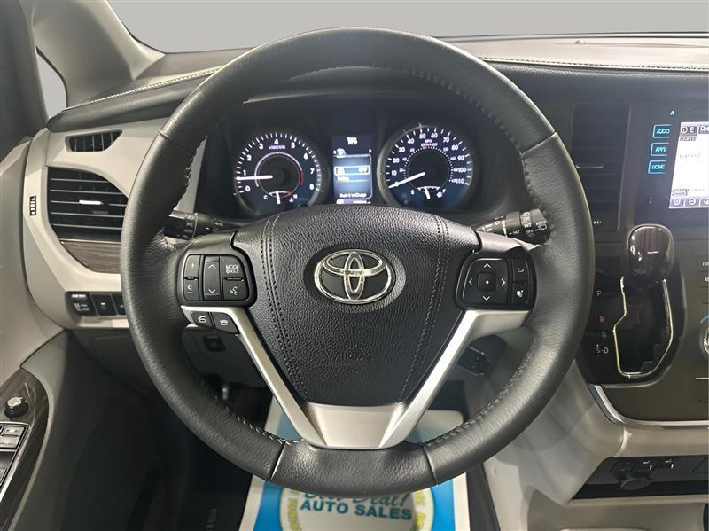 Toyota Sienna XLE 2017