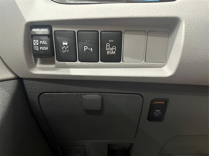 Toyota Sienna XLE 2017