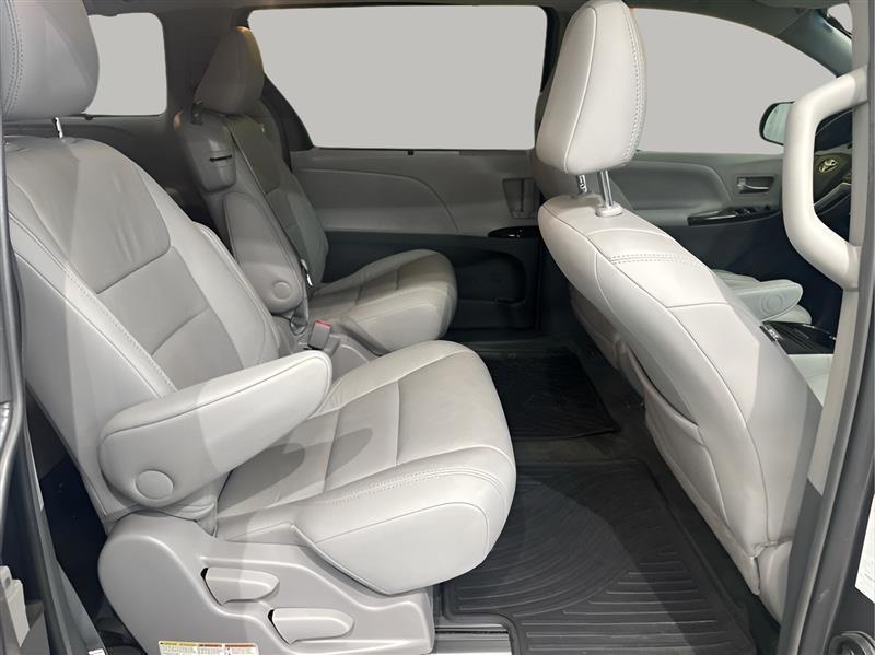 Toyota Sienna XLE 2017