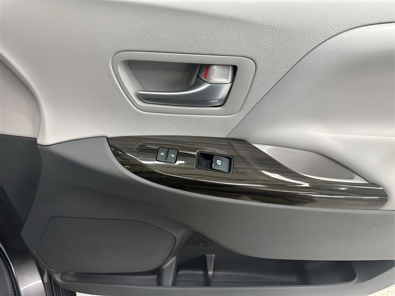 Toyota Sienna XLE 2017