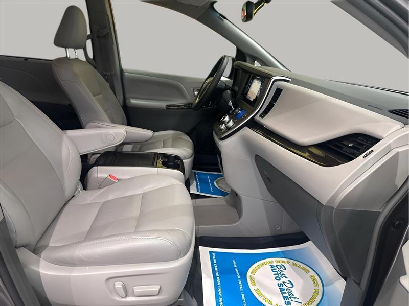 Toyota Sienna XLE 2017