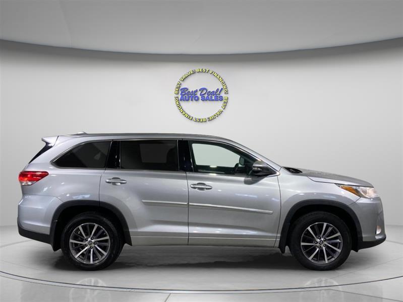 Toyota Highlander XLE AWD V6 2017