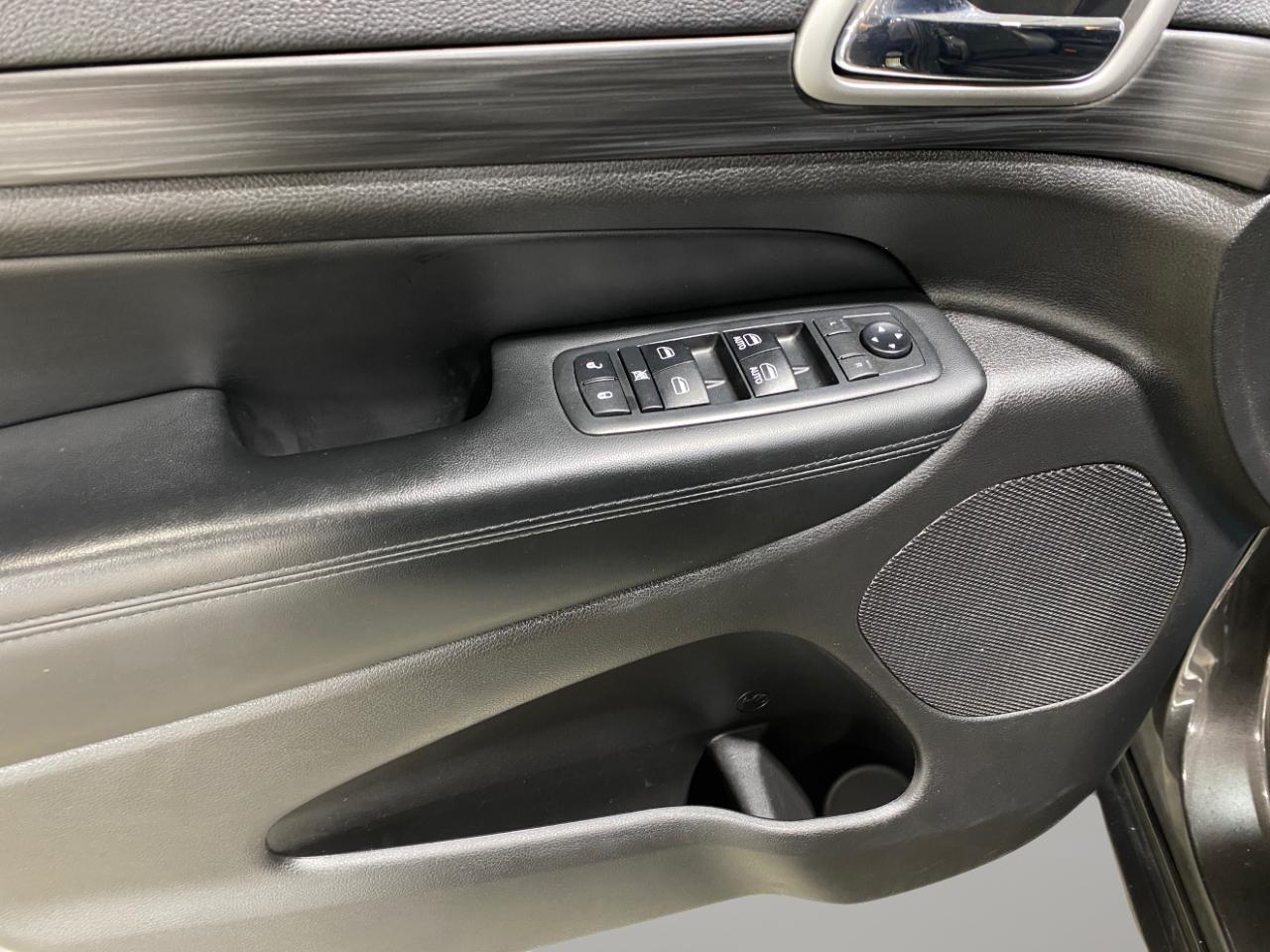 Jeep Grand Cherokee Altitude 4D SUV 4WD 2019