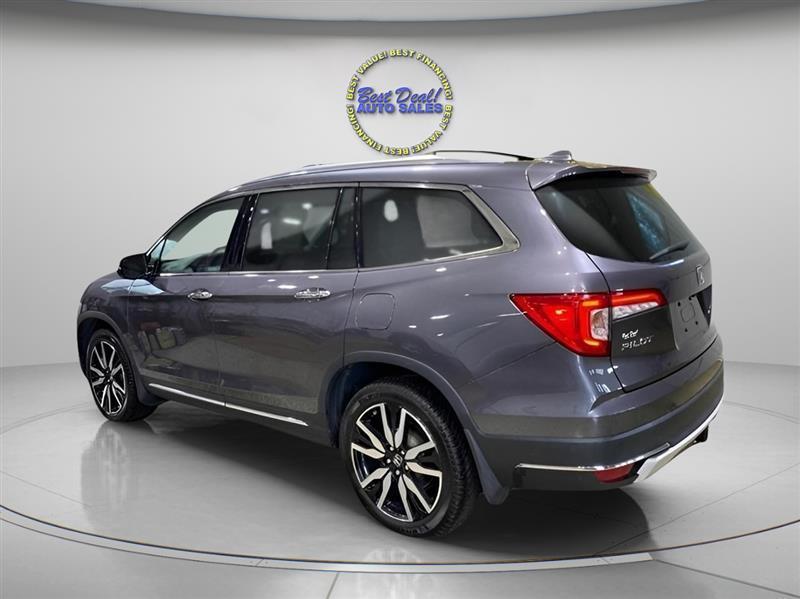 Honda Pilot Touring AWD w/Rear Captains Chairs 2021