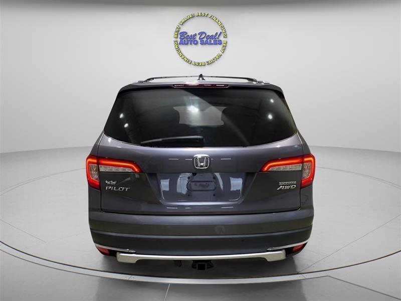 Honda Pilot Touring AWD w/Rear Captains Chairs 2021