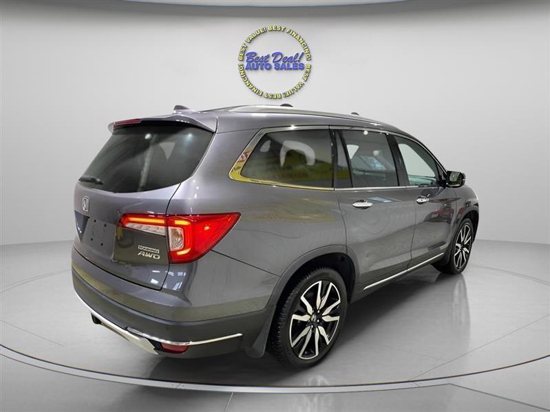 Honda Pilot Touring AWD w/Rear Captains Chairs 2021
