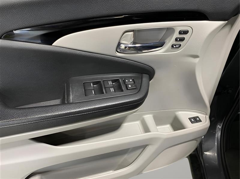 Honda Pilot Touring AWD w/Rear Captains Chairs 2021