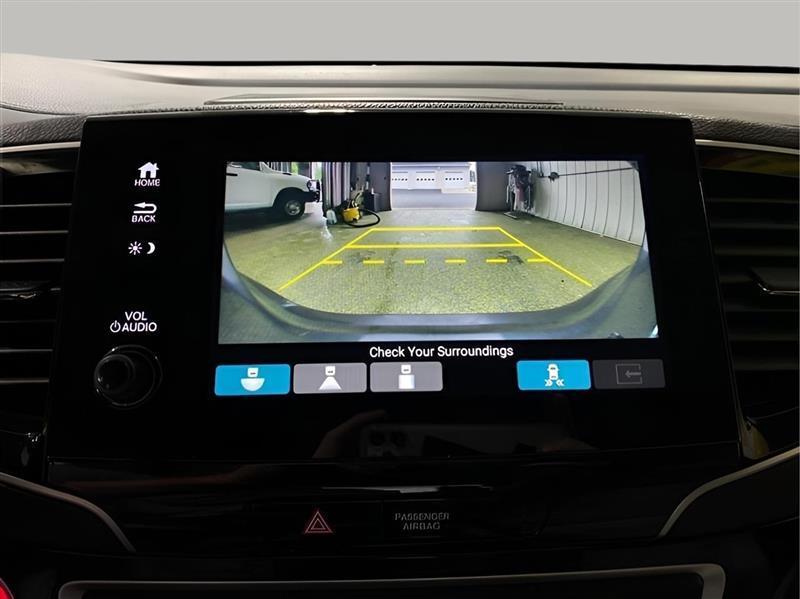 Honda Pilot Touring AWD w/Rear Captains Chairs 2021