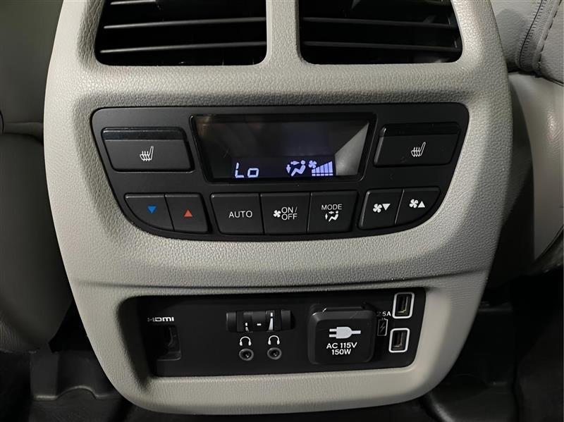 Honda Pilot Touring AWD w/Rear Captains Chairs 2021