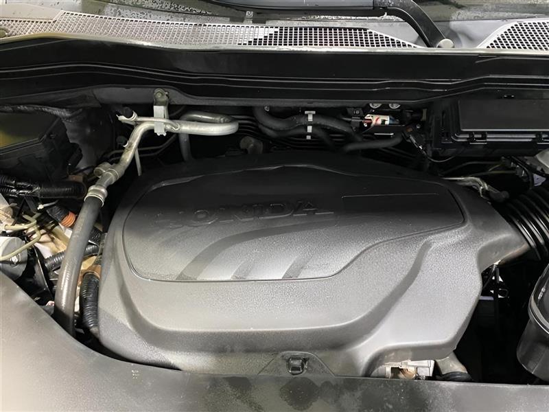 Honda Pilot Touring AWD w/Rear Captains Chairs 2021