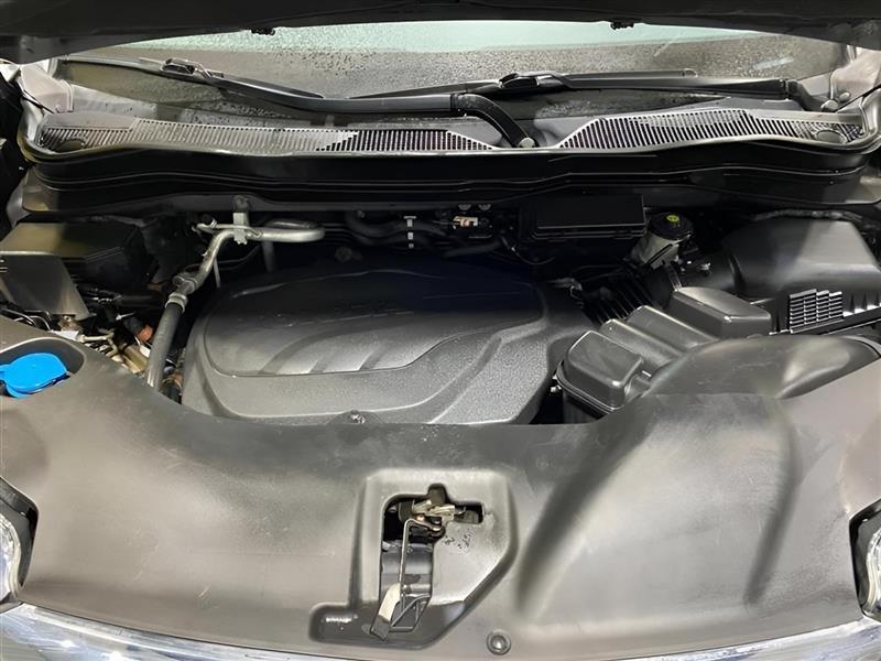 Honda Pilot Touring AWD w/Rear Captains Chairs 2021