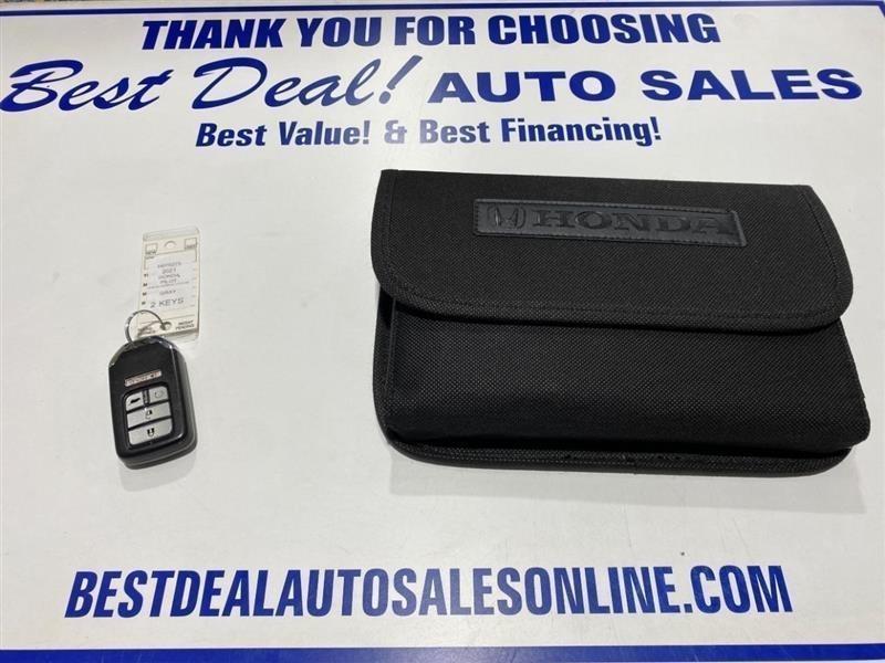 Honda Pilot Touring AWD w/Rear Captains Chairs 2021