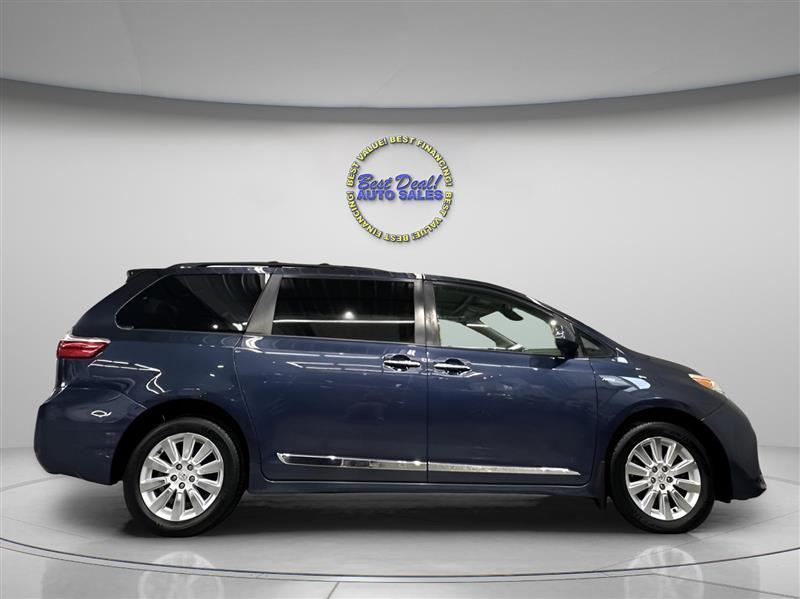 Toyota Sienna XLE 7-Passenger AWD 2019