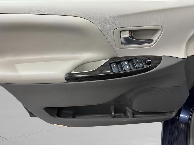 Toyota Sienna XLE 7-Passenger AWD 2019