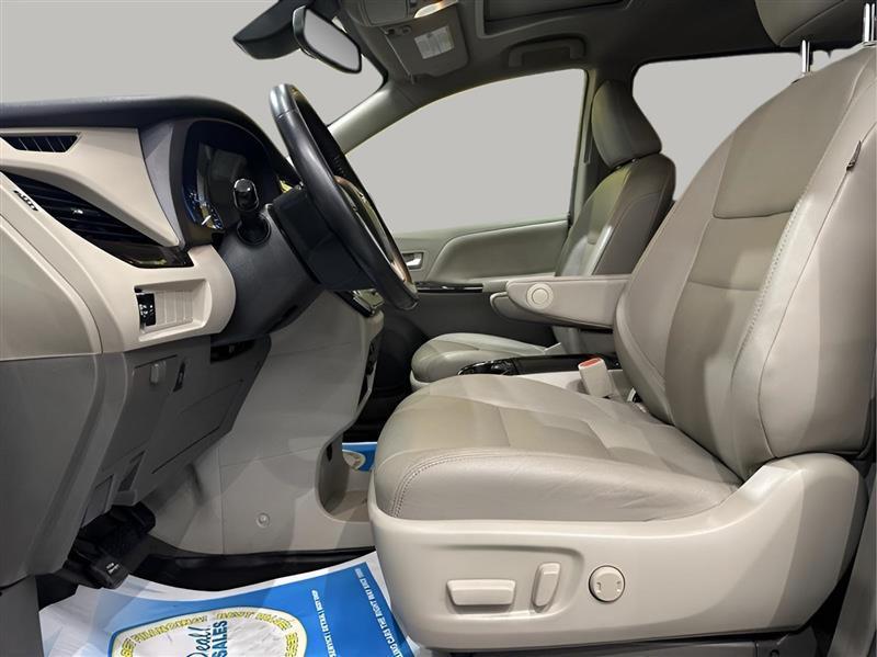 Toyota Sienna XLE 7-Passenger AWD 2019