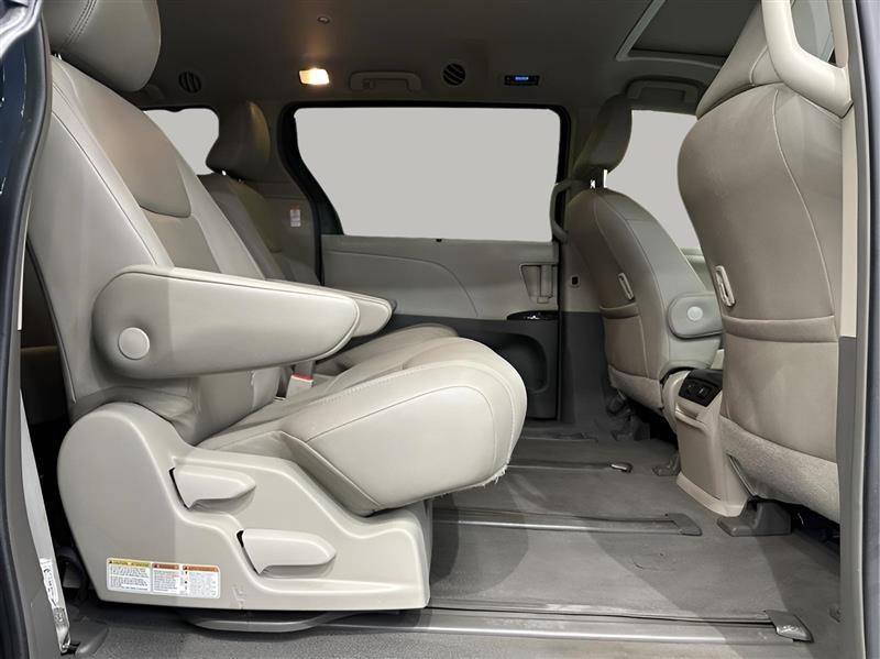 Toyota Sienna XLE 7-Passenger AWD 2019