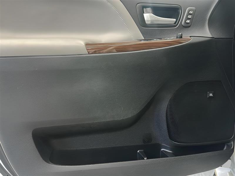 Toyota Sienna Limited Premium 7-Passenger 2017