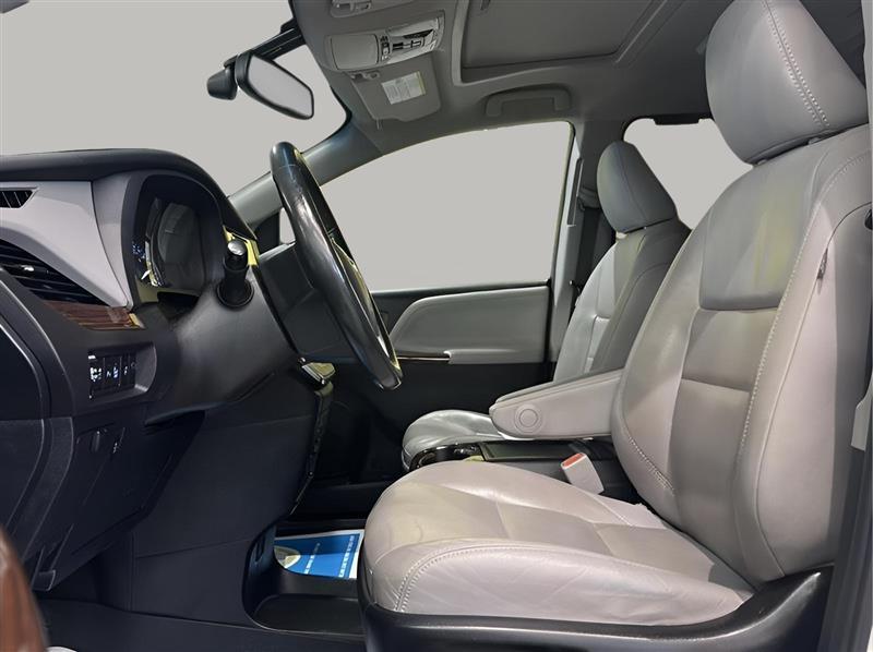Toyota Sienna Limited Premium 7-Passenger 2017