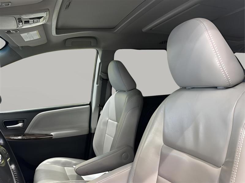 Toyota Sienna Limited Premium 7-Passenger 2017