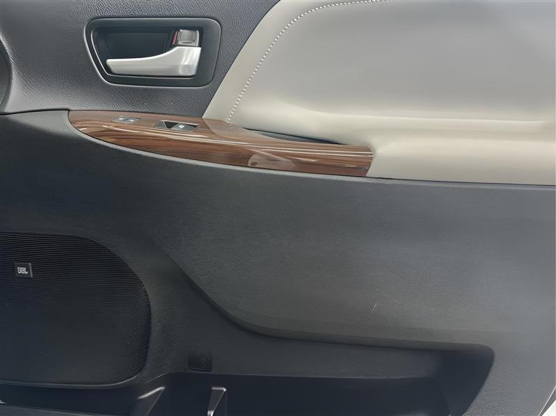 Toyota Sienna Limited Premium 7-Passenger 2017