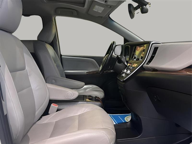 Toyota Sienna Limited Premium 7-Passenger 2017