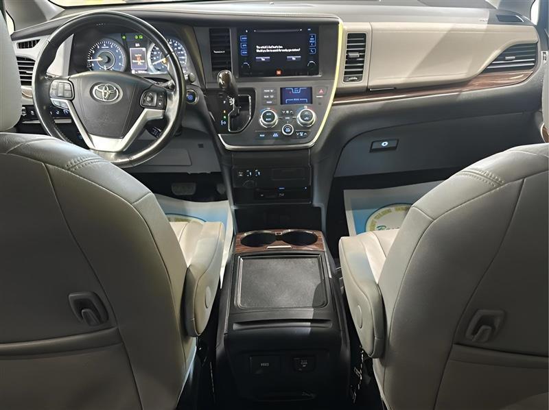 Toyota Sienna Limited Premium 7-Passenger 2017