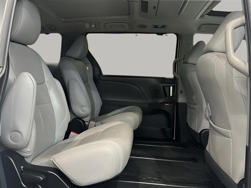 Toyota Sienna Limited Premium 7-Passenger 2017