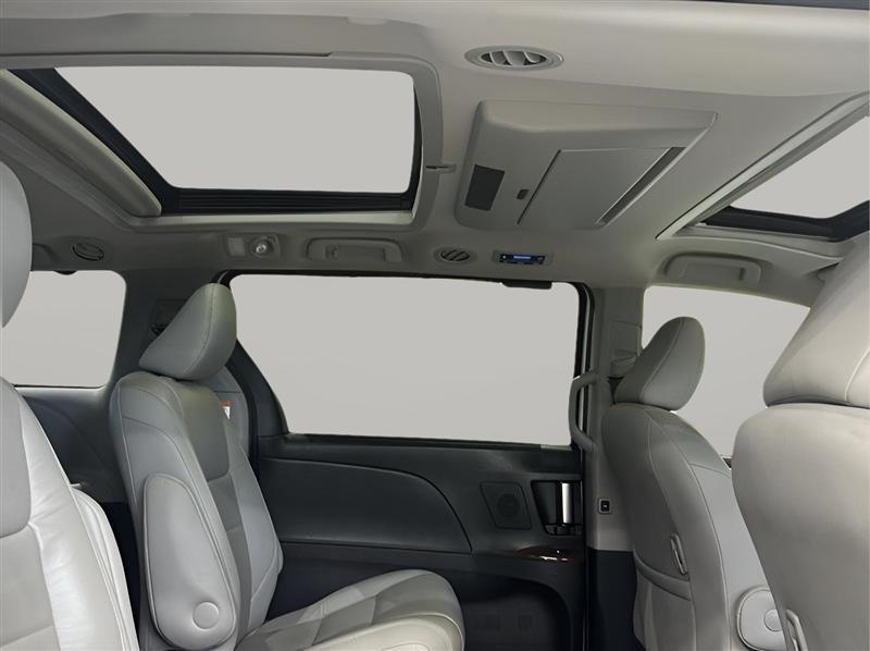 Toyota Sienna Limited Premium 7-Passenger 2017