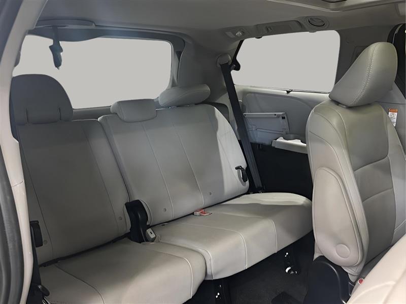 Toyota Sienna Limited Premium 7-Passenger 2017