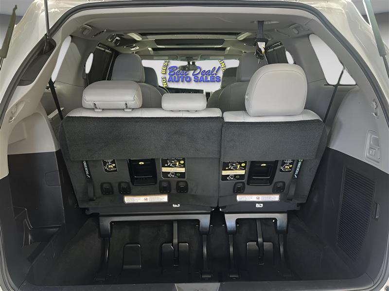 Toyota Sienna Limited Premium 7-Passenger 2017